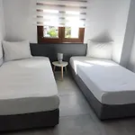 Milias Apartment's アパート イエリソス