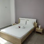Milias Apartment's アパート